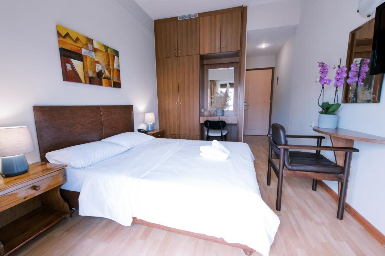 Hotel Cronos Arta Bagian luar foto