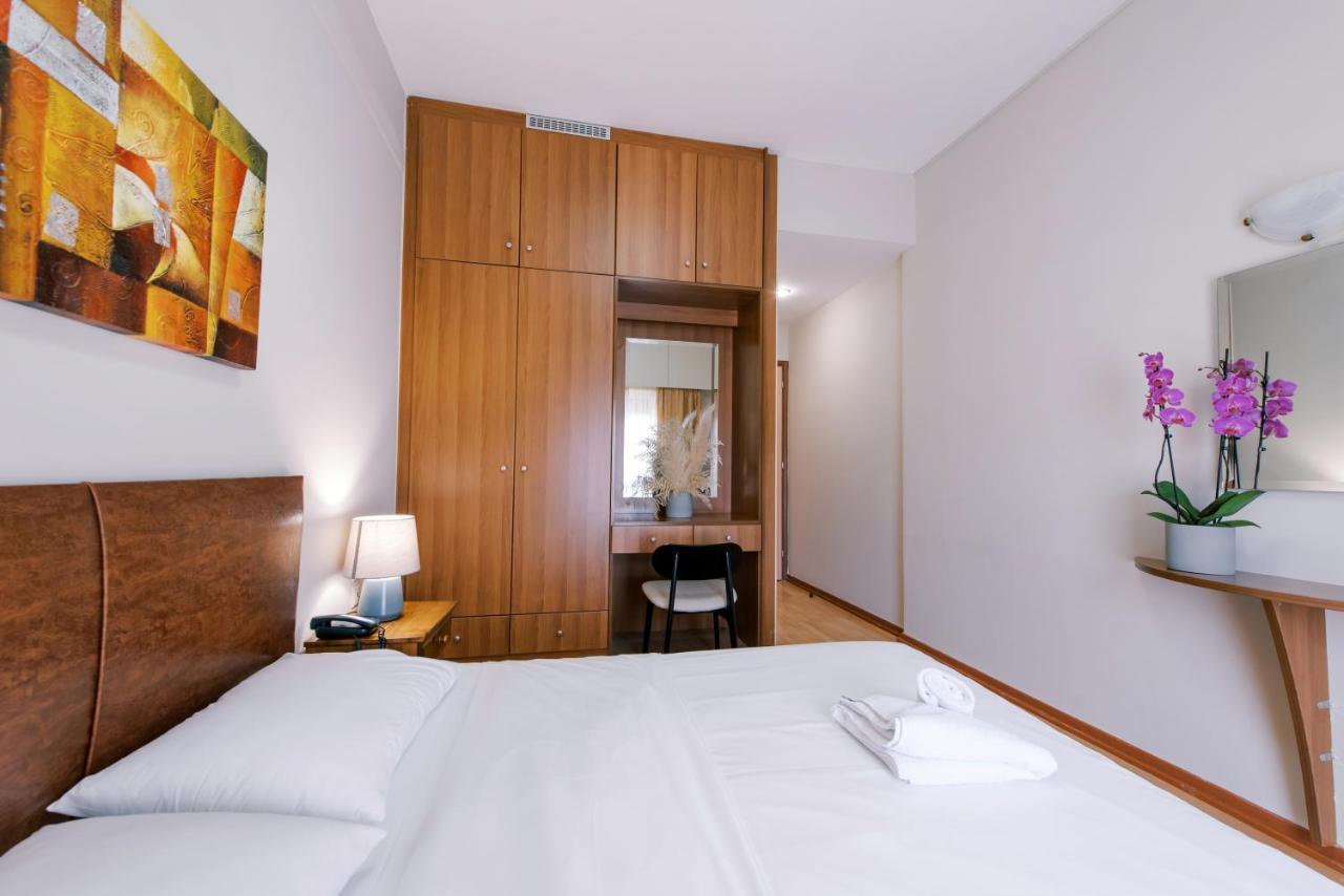 Hotel Cronos Arta Bagian luar foto