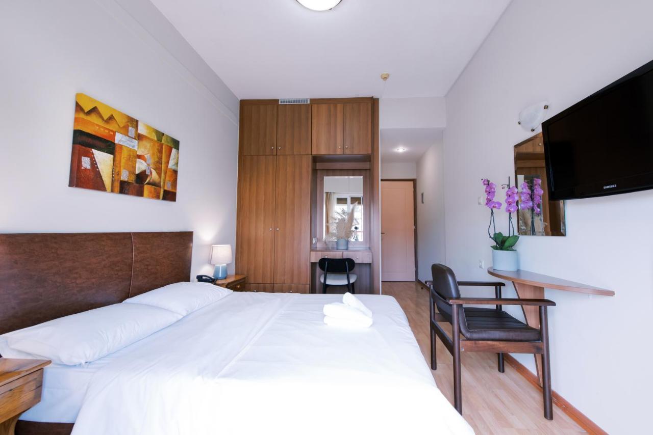 Hotel Cronos Arta Bagian luar foto
